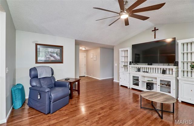 49 Savoy Drive, Lake St Louis, MO 63367