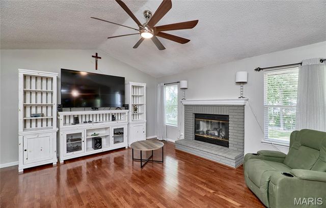 49 Savoy Drive, Lake St Louis, MO 63367