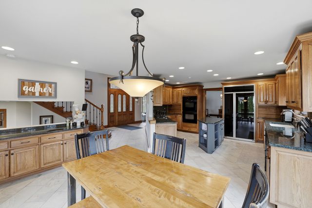 33 W Eureka Drive, Lemont, IL 60439