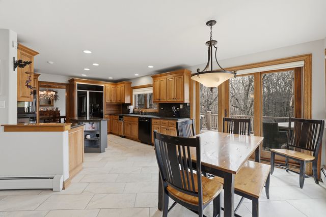 33 W Eureka Drive, Lemont, IL 60439