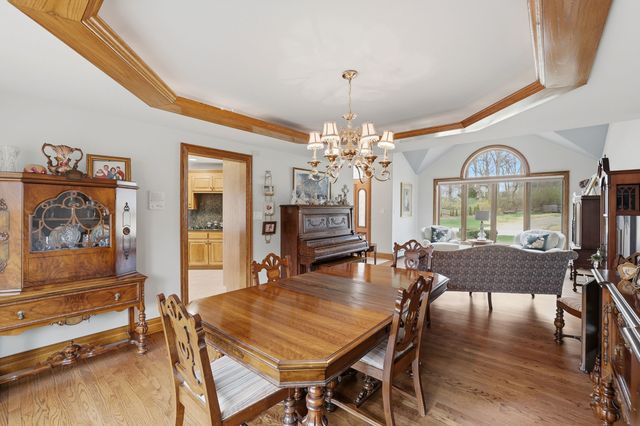 33 W Eureka Drive, Lemont, IL 60439