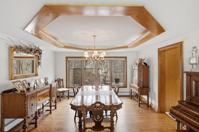 33 W Eureka Drive, Lemont, IL 60439