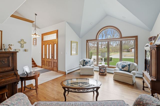 33 W Eureka Drive, Lemont, IL 60439