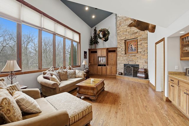 33 W Eureka Drive, Lemont, IL 60439