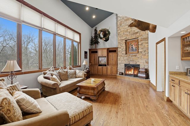 33 W Eureka Drive, Lemont, IL 60439