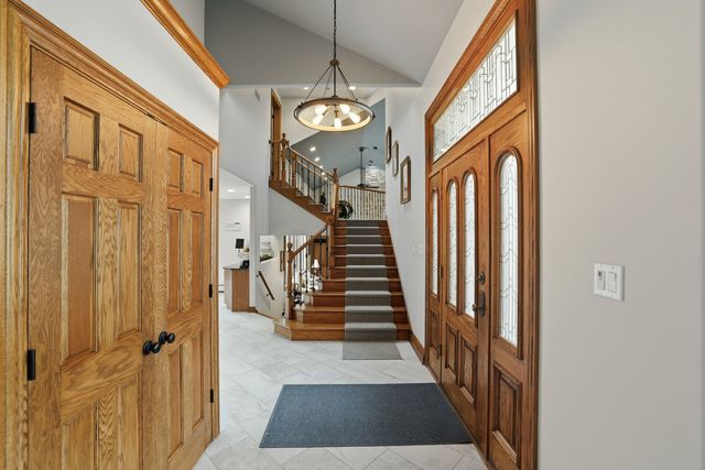 33 W Eureka Drive, Lemont, IL 60439