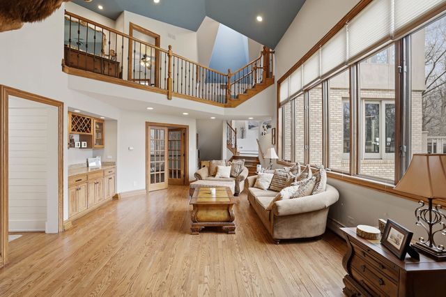 33 W Eureka Drive, Lemont, IL 60439