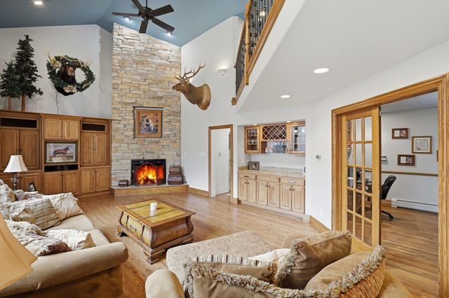 33 W Eureka Drive, Lemont, IL 60439