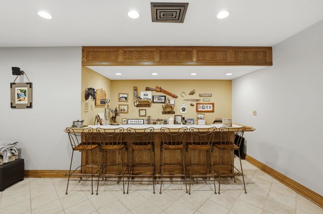 33 W Eureka Drive, Lemont, IL 60439