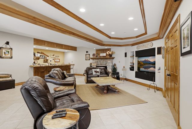 33 W Eureka Drive, Lemont, IL 60439