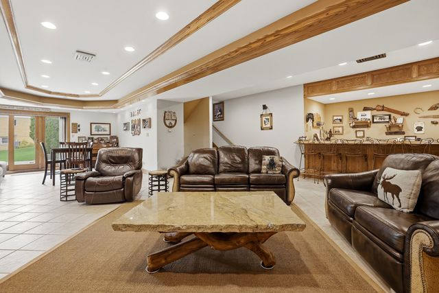 33 W Eureka Drive, Lemont, IL 60439