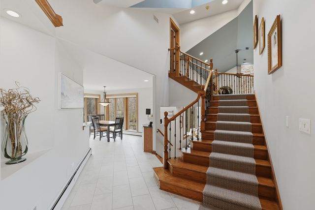 33 W Eureka Drive, Lemont, IL 60439