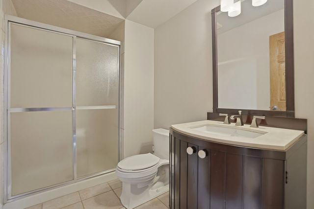 33 W Eureka Drive, Lemont, IL 60439