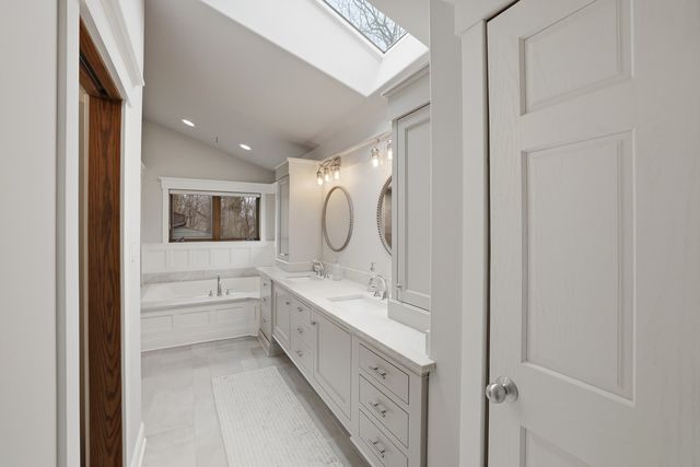 33 W Eureka Drive, Lemont, IL 60439