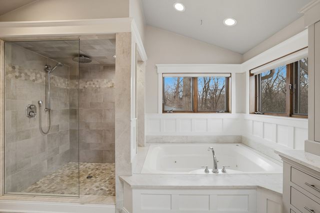 33 W Eureka Drive, Lemont, IL 60439