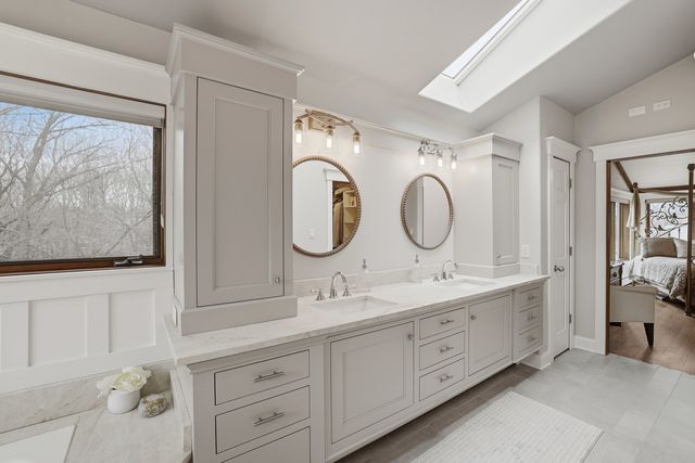 33 W Eureka Drive, Lemont, IL 60439