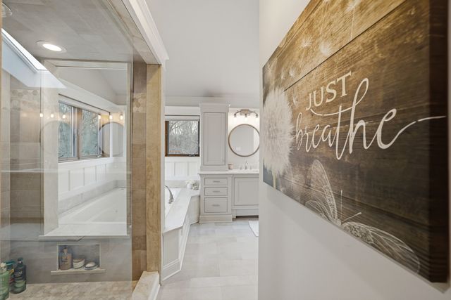 33 W Eureka Drive, Lemont, IL 60439