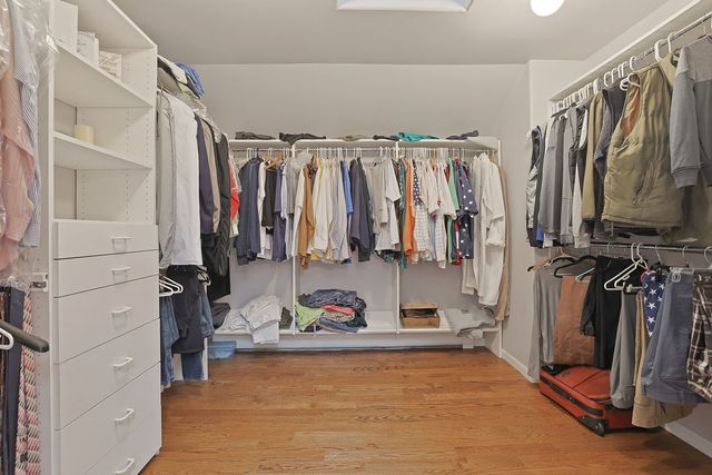 33 W Eureka Drive, Lemont, IL 60439