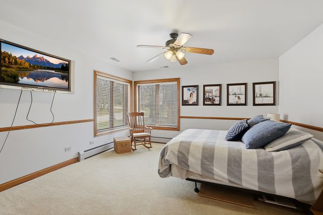 33 W Eureka Drive, Lemont, IL 60439