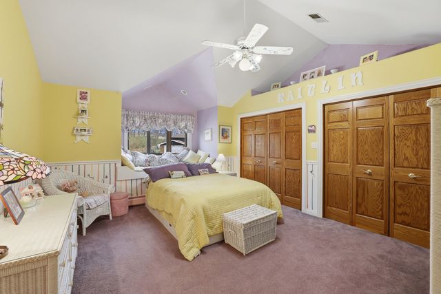 33 W Eureka Drive, Lemont, IL 60439