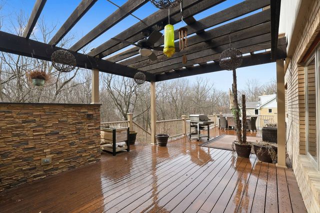 33 W Eureka Drive, Lemont, IL 60439