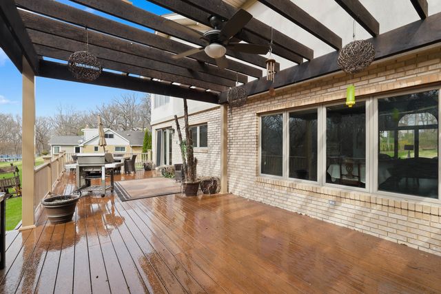 33 W Eureka Drive, Lemont, IL 60439