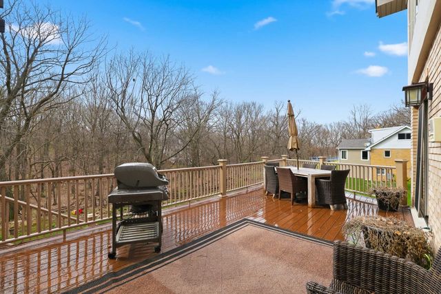 33 W Eureka Drive, Lemont, IL 60439