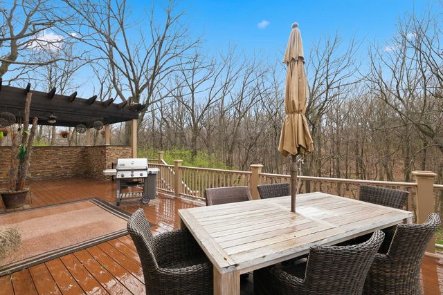 33 W Eureka Drive, Lemont, IL 60439