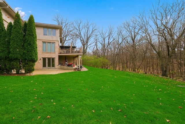 33 W Eureka Drive, Lemont, IL 60439