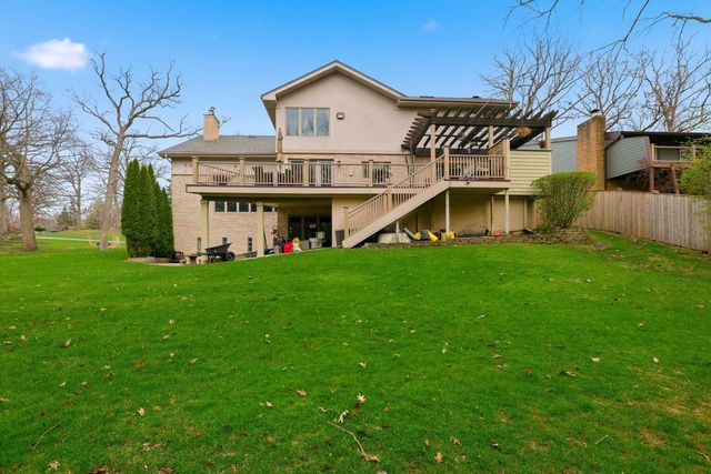 33 W Eureka Drive, Lemont, IL 60439