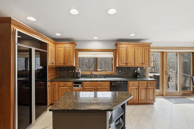 33 W Eureka Drive, Lemont, IL 60439