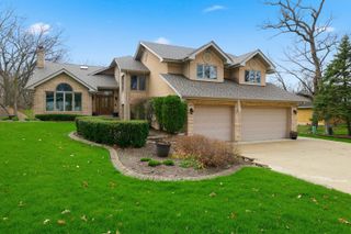 33 W Eureka Drive, Lemont, IL 60439