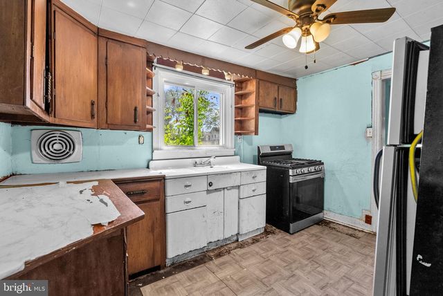 203 ROBERTSON AVE, Morrisville, PA 19067