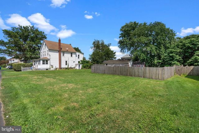 203 ROBERTSON AVE, Morrisville, PA 19067