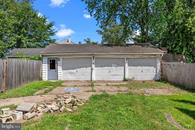 203 ROBERTSON AVE, Morrisville, PA 19067