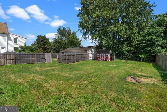 203 ROBERTSON AVE, Morrisville, PA 19067