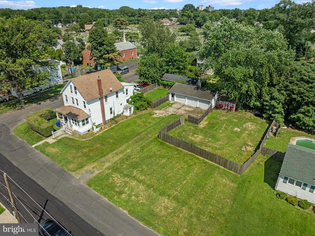 203 ROBERTSON AVE, Morrisville, PA 19067