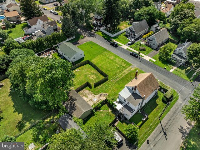 203 ROBERTSON AVE, Morrisville, PA 19067