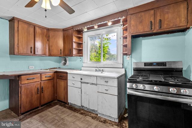 203 ROBERTSON AVE, Morrisville, PA 19067