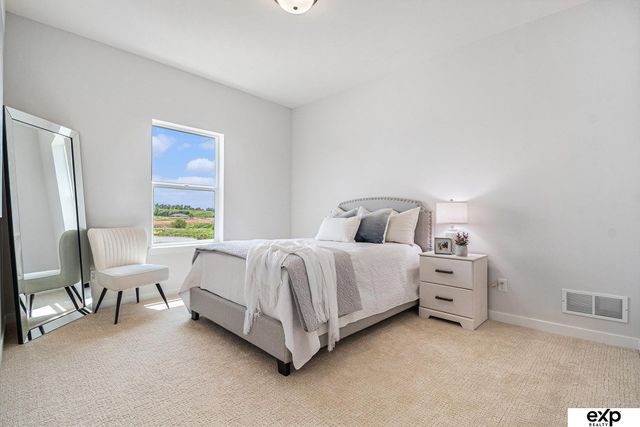 11006 Ranch Drive, Papillion, NE 68046