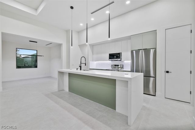 408 SW 28th AVE, Cape Coral, FL 33991