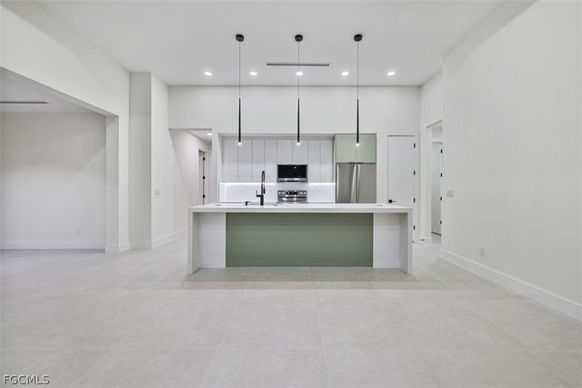 408 SW 28th AVE, Cape Coral, FL 33991