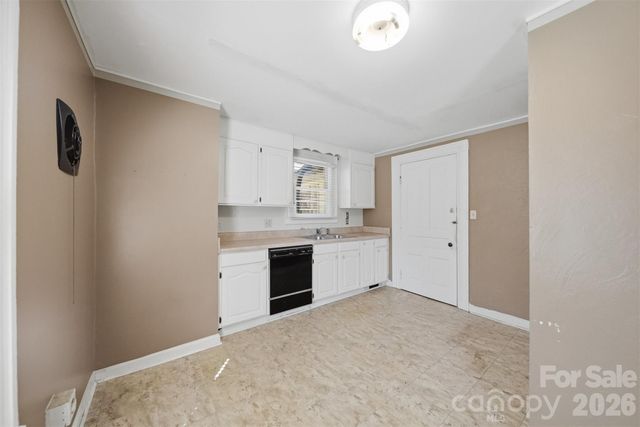 121 5th Avenue NE, Hickory, NC 28601
