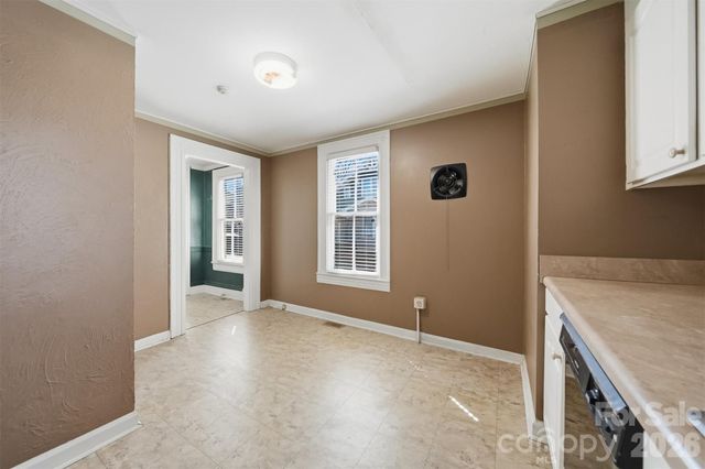 121 5th Avenue NE, Hickory, NC 28601