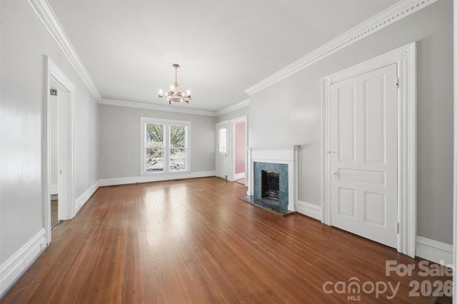 121 5th Avenue NE, Hickory, NC 28601
