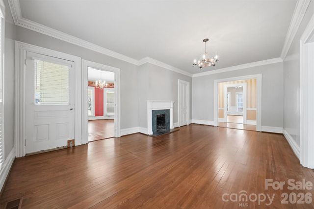 121 5th Avenue NE, Hickory, NC 28601