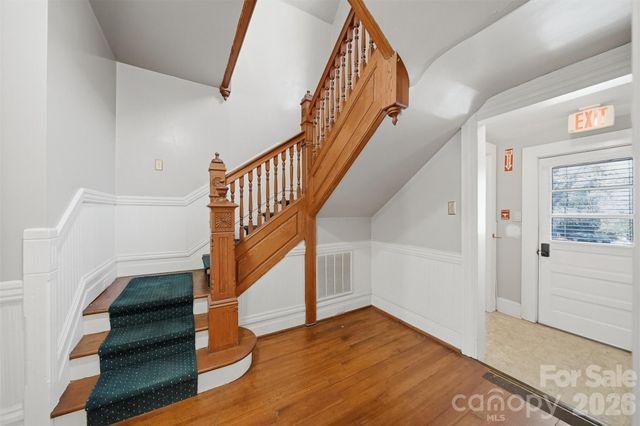 121 5th Avenue NE, Hickory, NC 28601