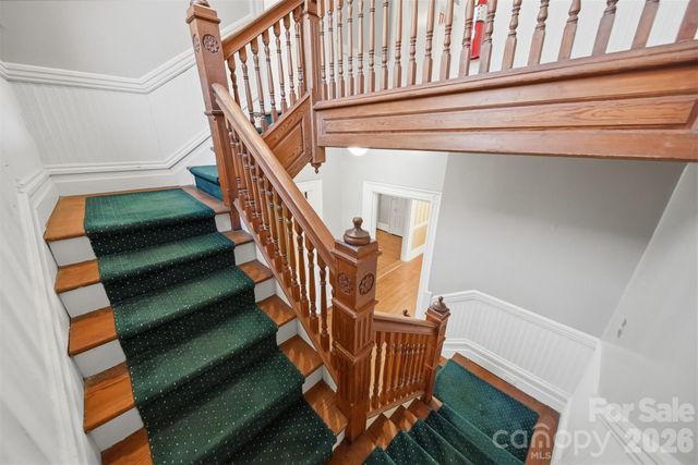 121 5th Avenue NE, Hickory, NC 28601