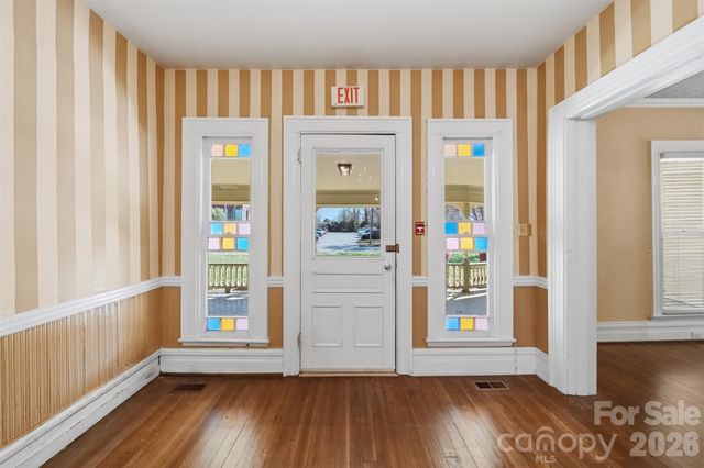 121 5th Avenue NE, Hickory, NC 28601