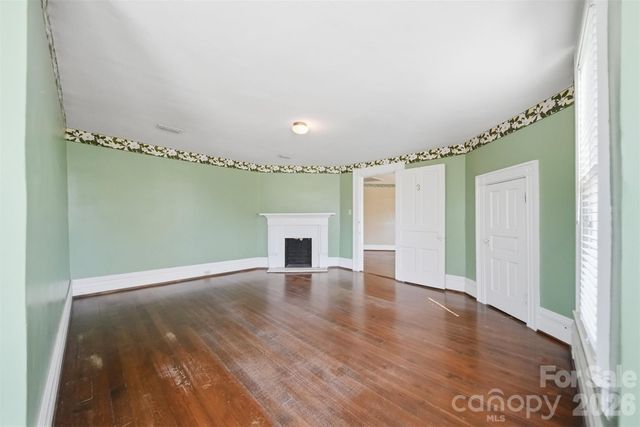 121 5th Avenue NE, Hickory, NC 28601
